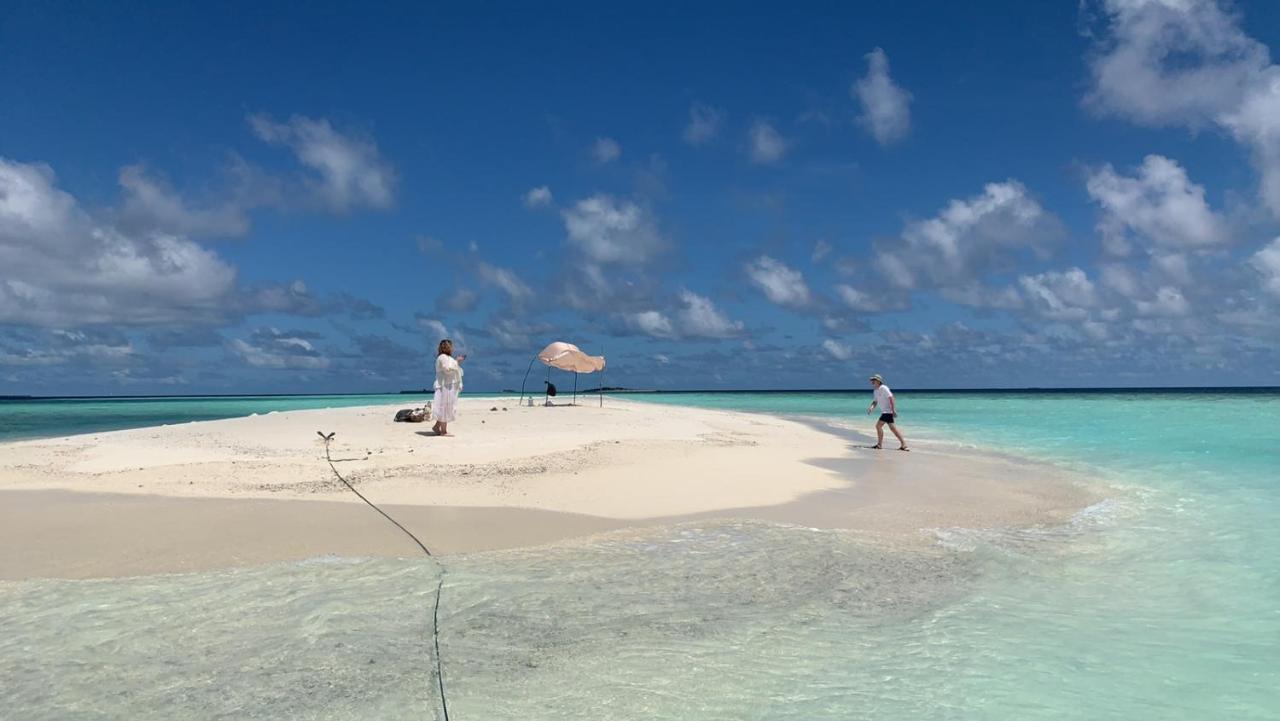 White Tern Maldives Hotell Maamigili Exteriör bild