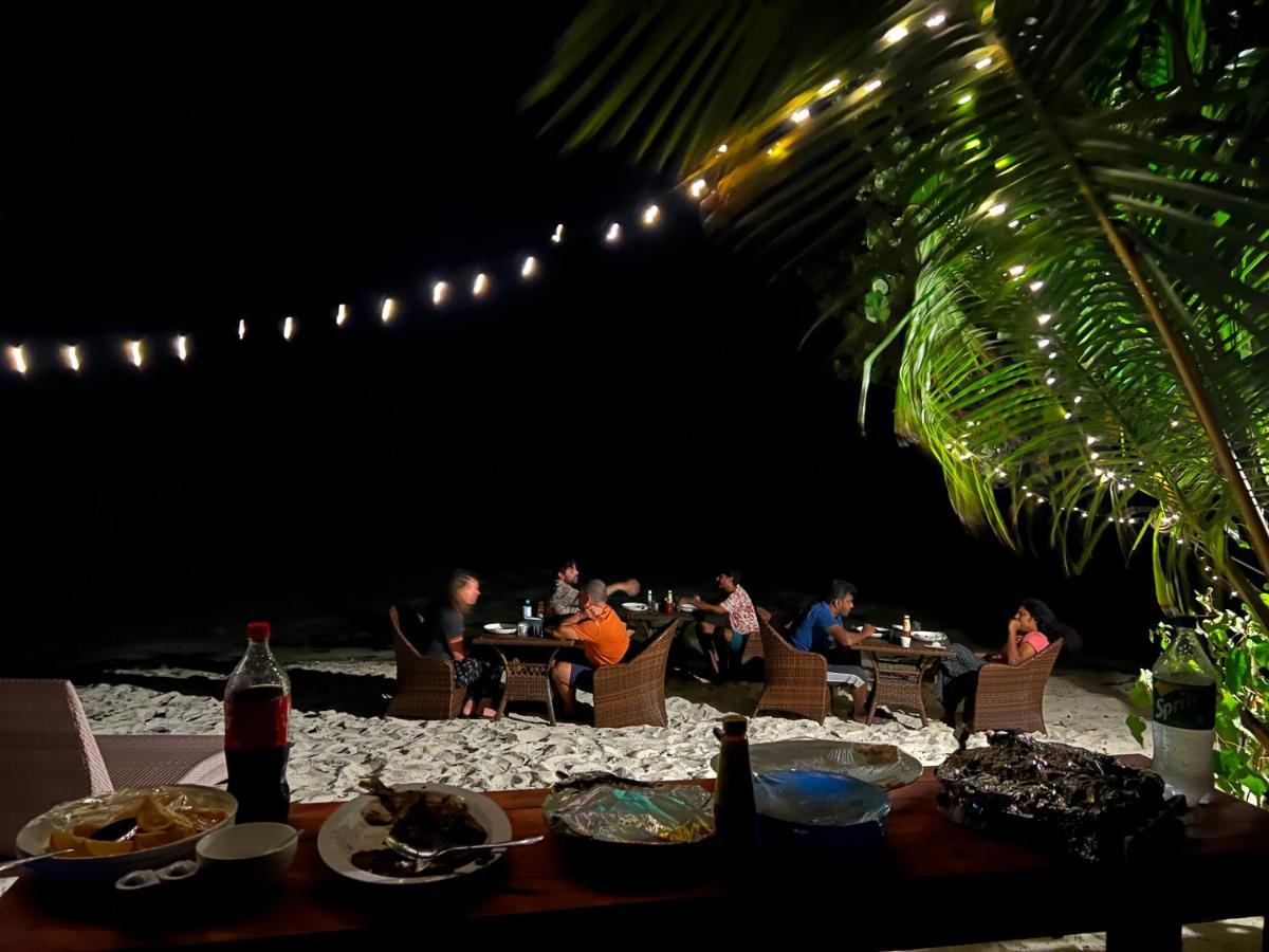 White Tern Maldives Hotell Maamigili Exteriör bild