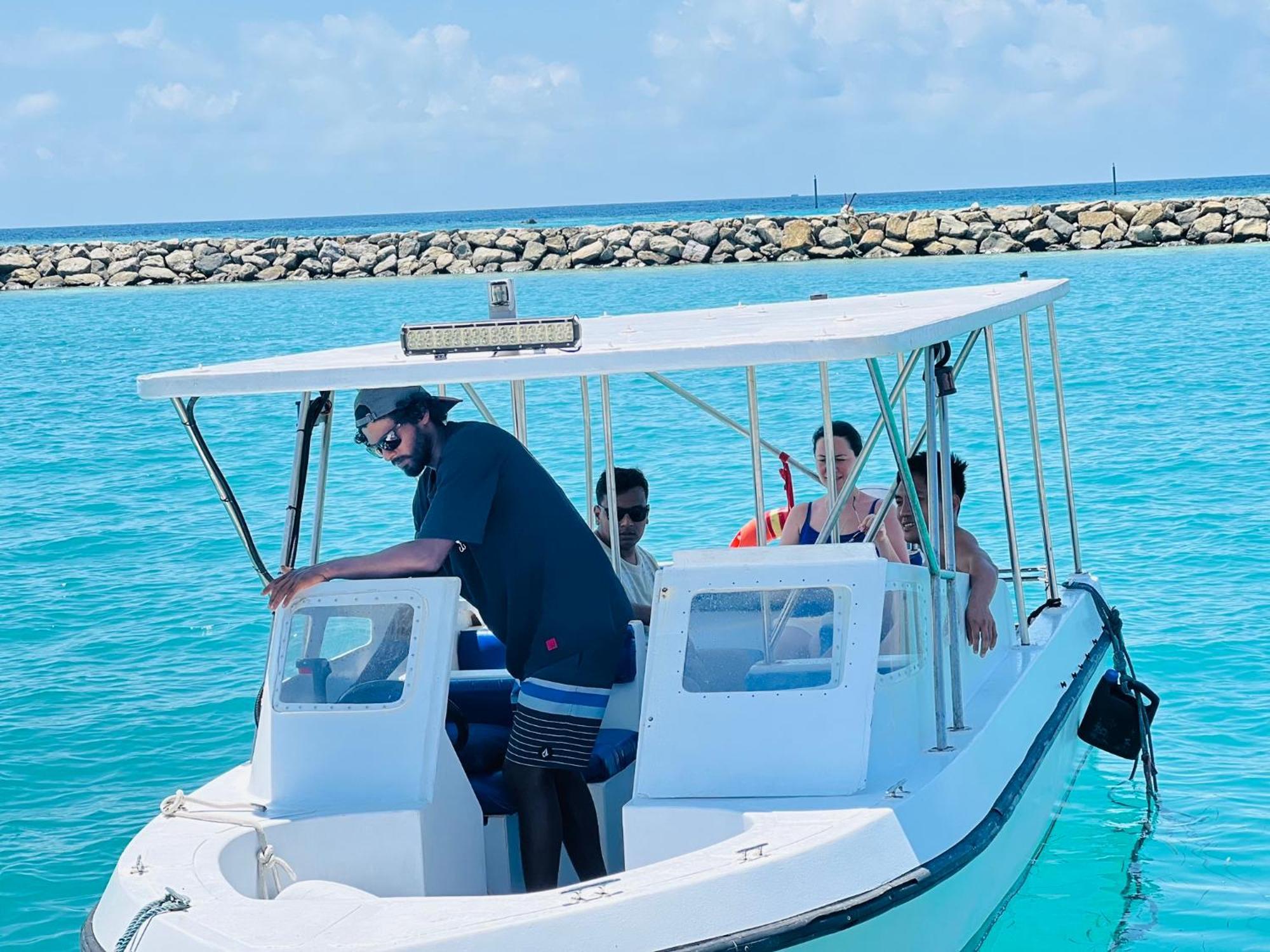 White Tern Maldives Hotell Maamigili Exteriör bild